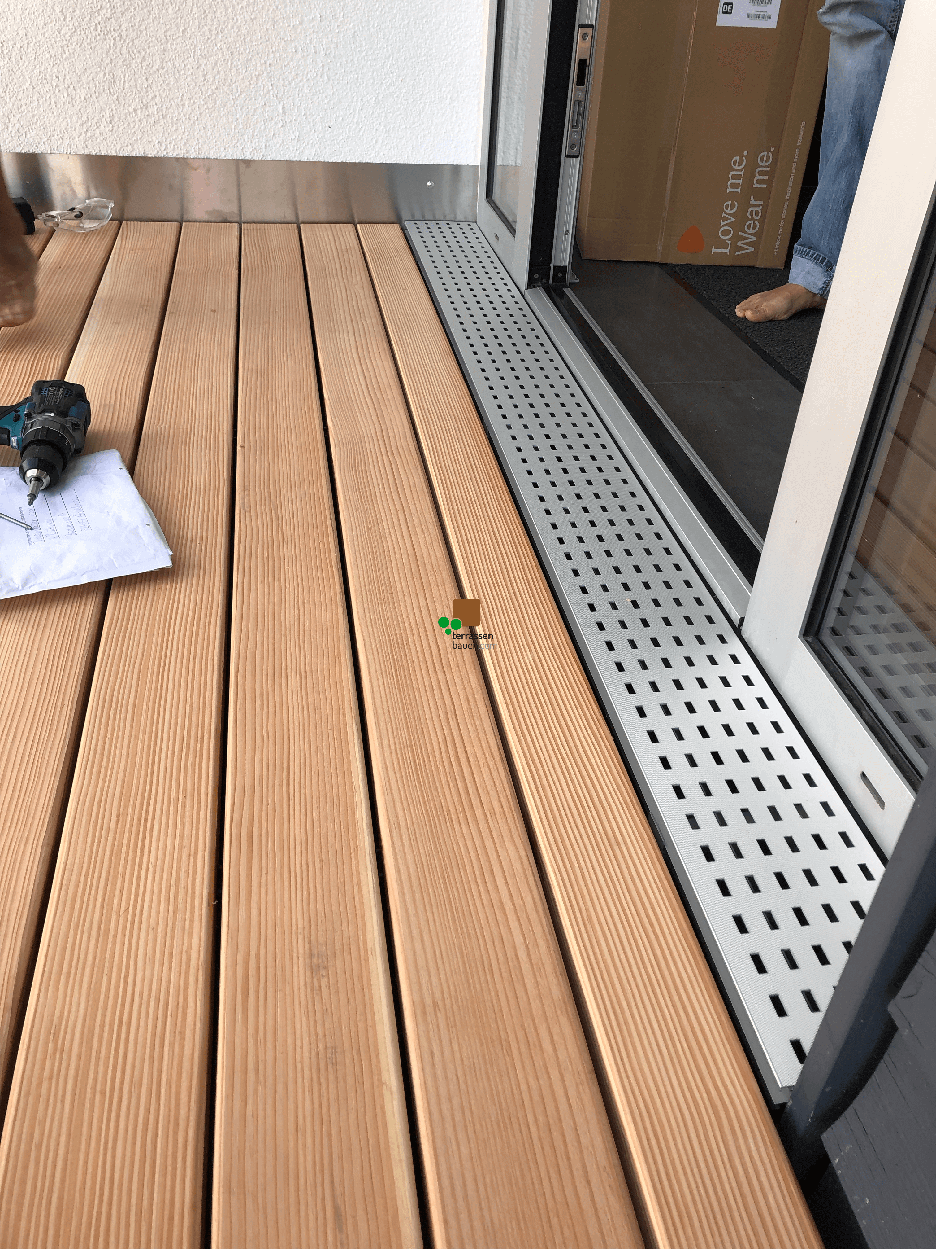 Anwendung Drainage- und Belüftungsprofil Holzterrasse